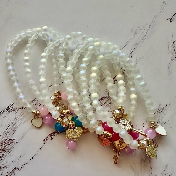 Boho Chic Beaded Stretched Bracelet Set with Charms 7Pcs Brand New - Picture 1 of 5